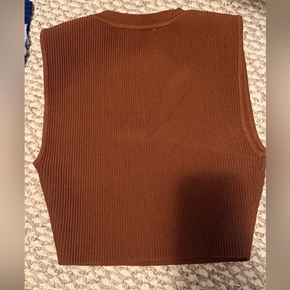 Babaton Ribbed Knit Sleeveless Crop Top - Picture 2 of 5